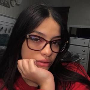 Meet your Posher, Valeria